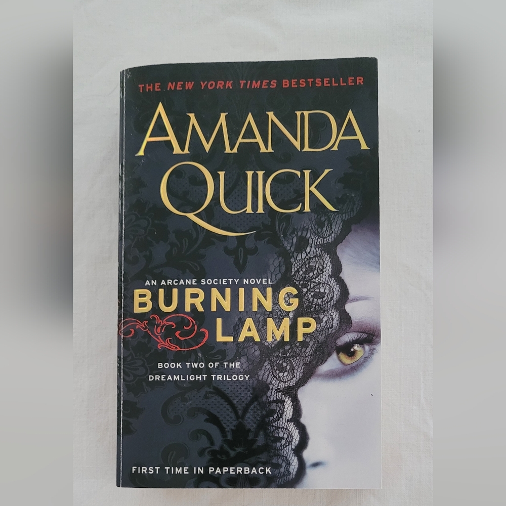 💲2️⃣ Amanda Quick Burning Lamp: Book 2 - Dreamlight Trilogy Paranormal Romance